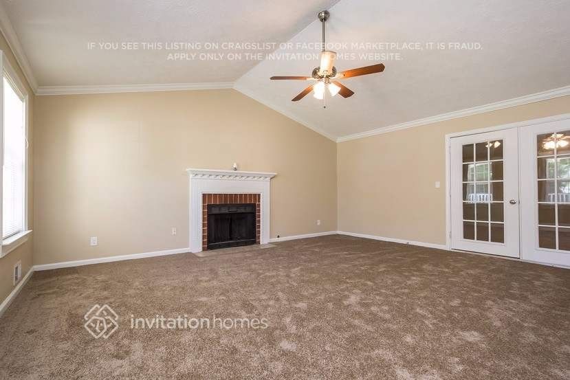 449 Tower Pl - Photo 4 of 25