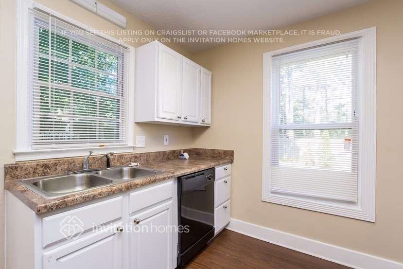 449 Tower Pl - Photo 7 of 25
