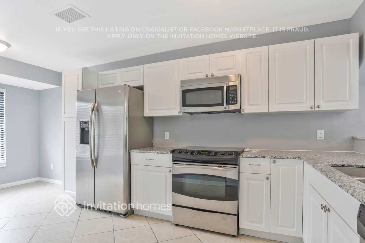 8252 Cascade Oaks Dr - Photo 3 of 25