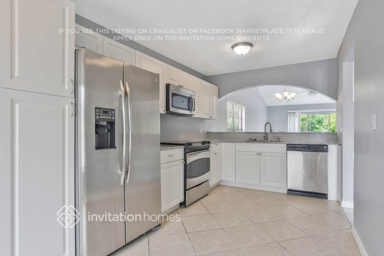 8252 Cascade Oaks Dr - Photo 5 of 25