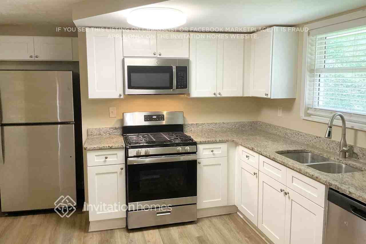 6265 Lakeview Dr - Photo 6 of 32