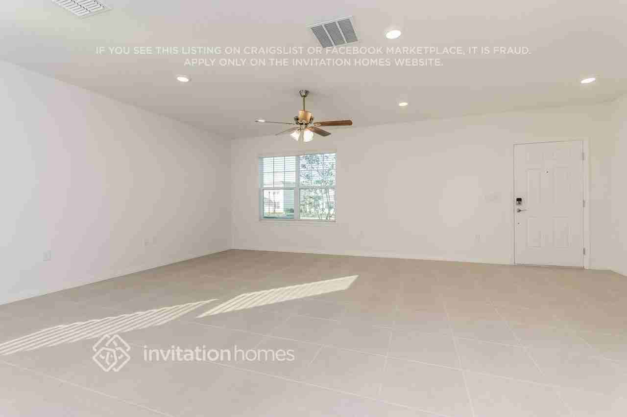 16657 Silver Brook Way - Photo 4 of 20