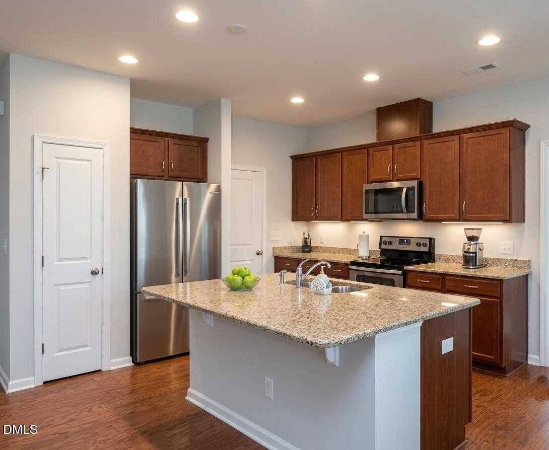 803 New Derby Ln - Photo 2 of 5