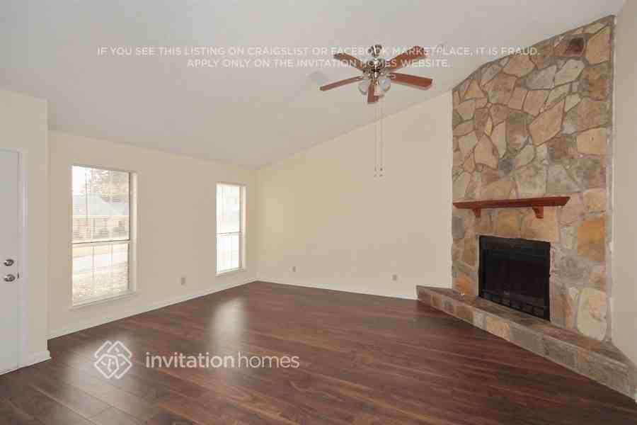 3041 Park Creek Ct - Photo 2 of 11