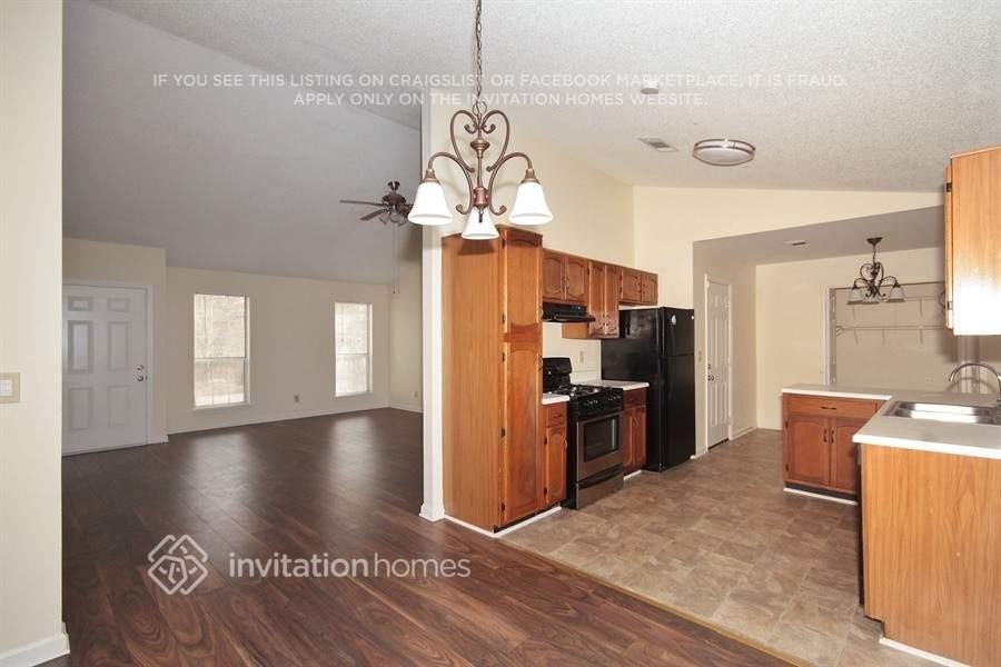 3041 Park Creek Ct - Photo 3 of 11