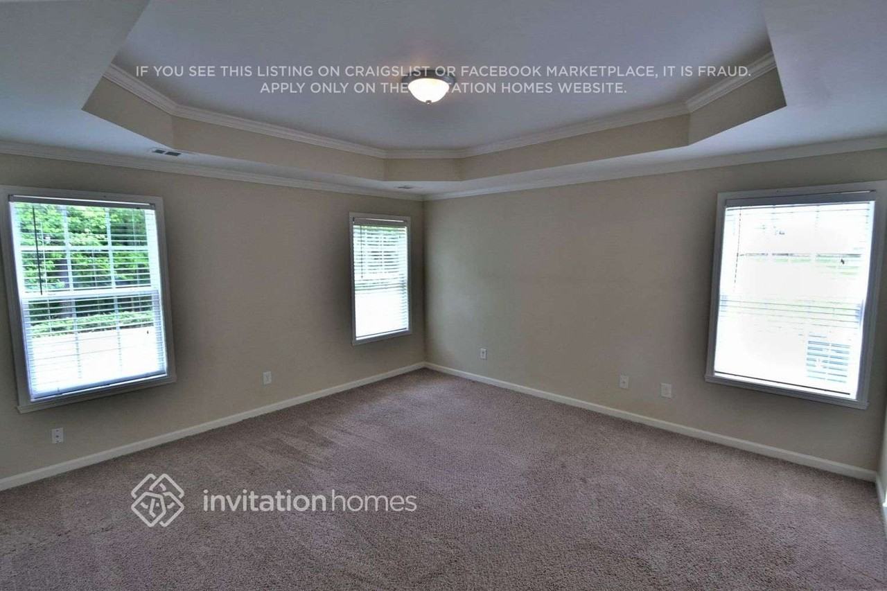 1038 Fountain Lakes Ct - Photo 5 of 10
