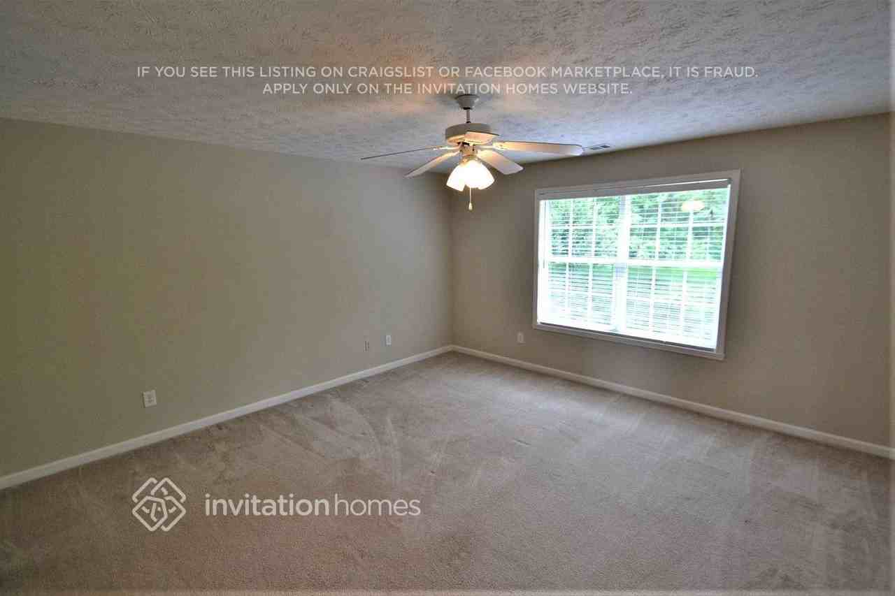 1038 Fountain Lakes Ct - Photo 6 of 10