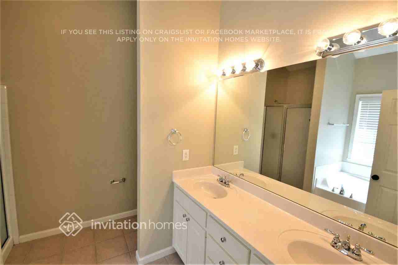 1038 Fountain Lakes Ct - Photo 7 of 10