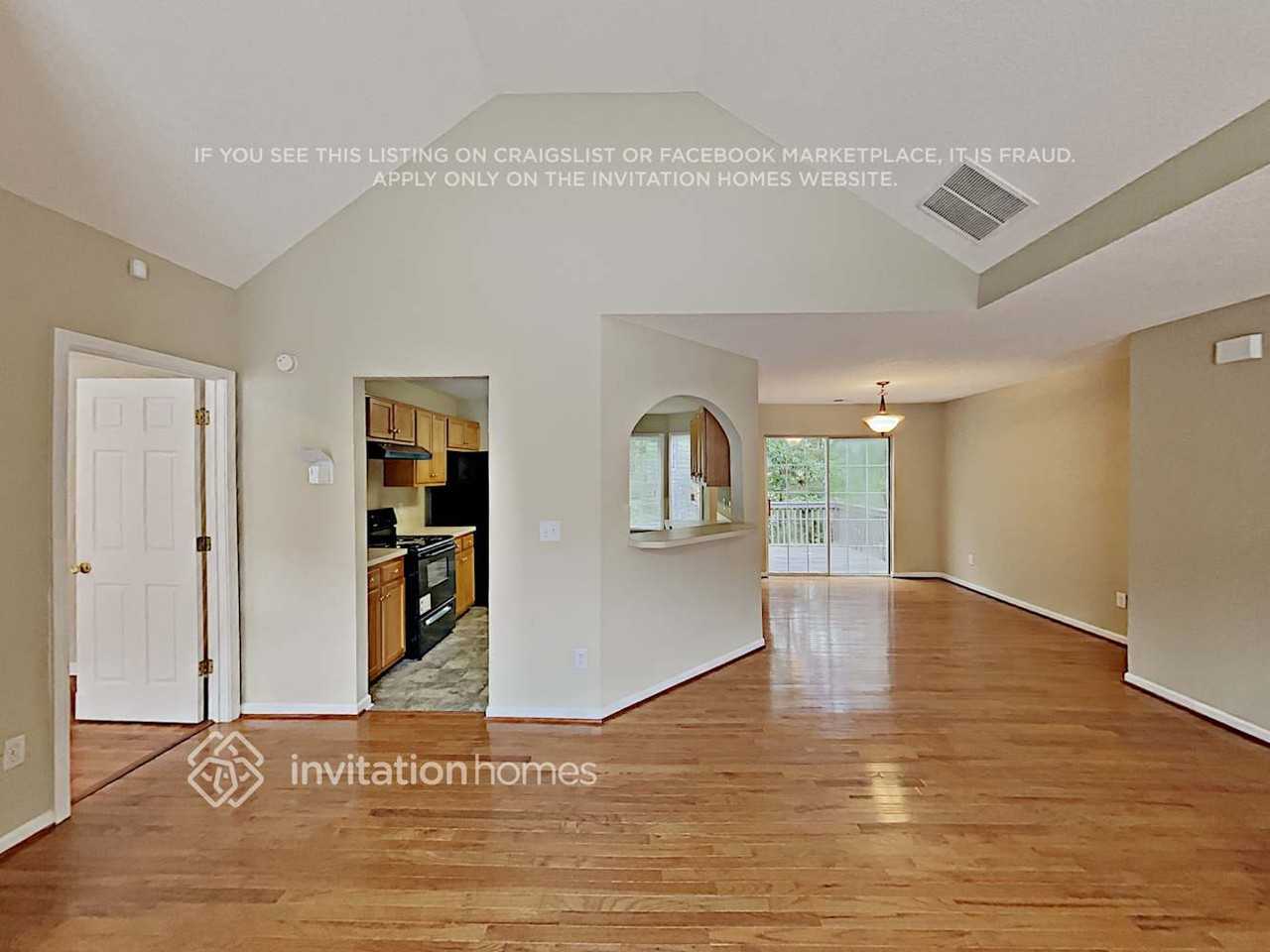 5750 Newnan Cir - Photo 6 of 21