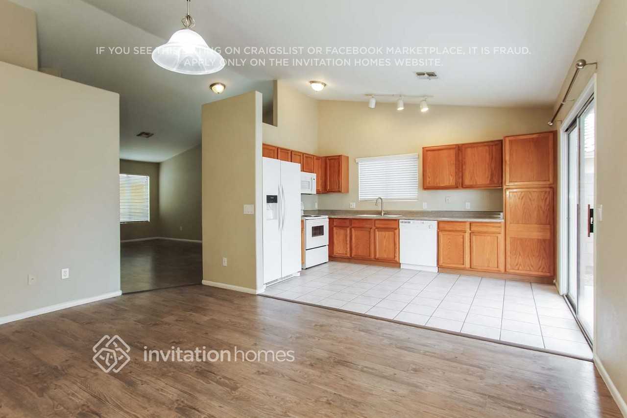 16168 W Sherman St - Photo 7 of 17