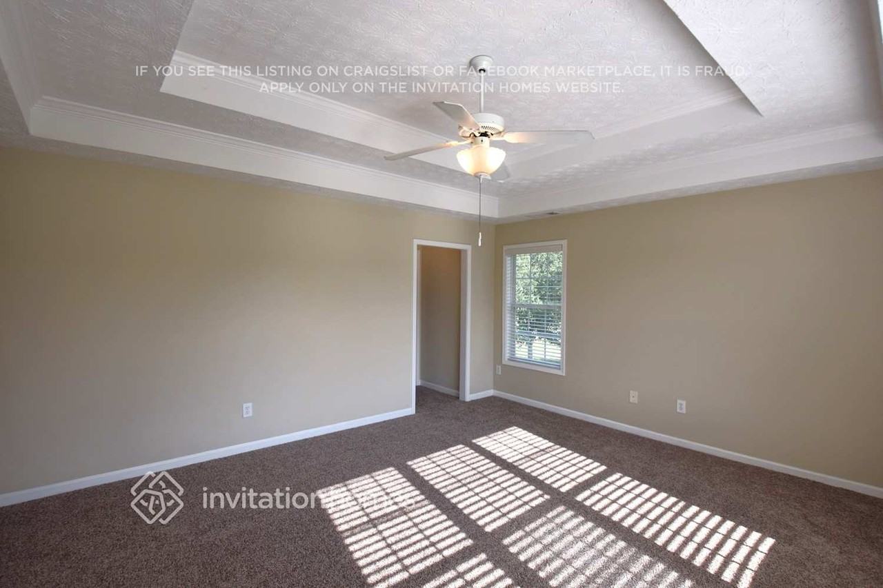 1013 Crown Landing Pkwy - Photo 4 of 9
