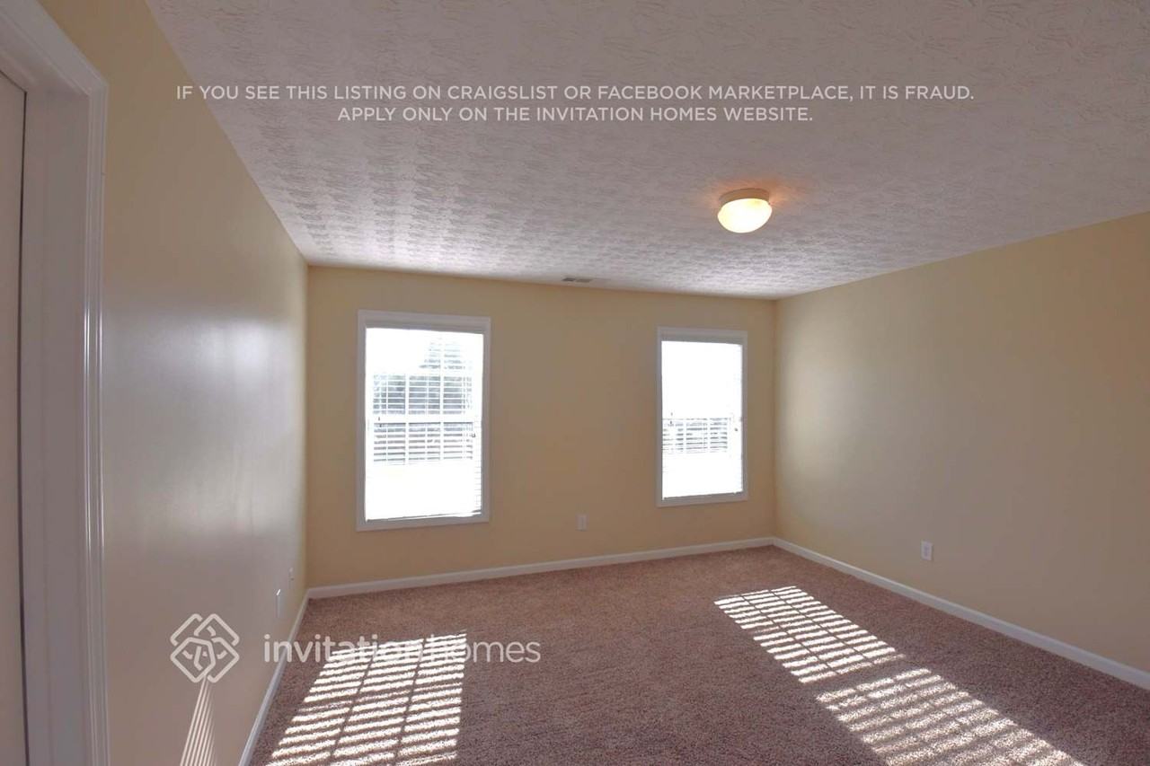 1013 Crown Landing Pkwy - Photo 5 of 9