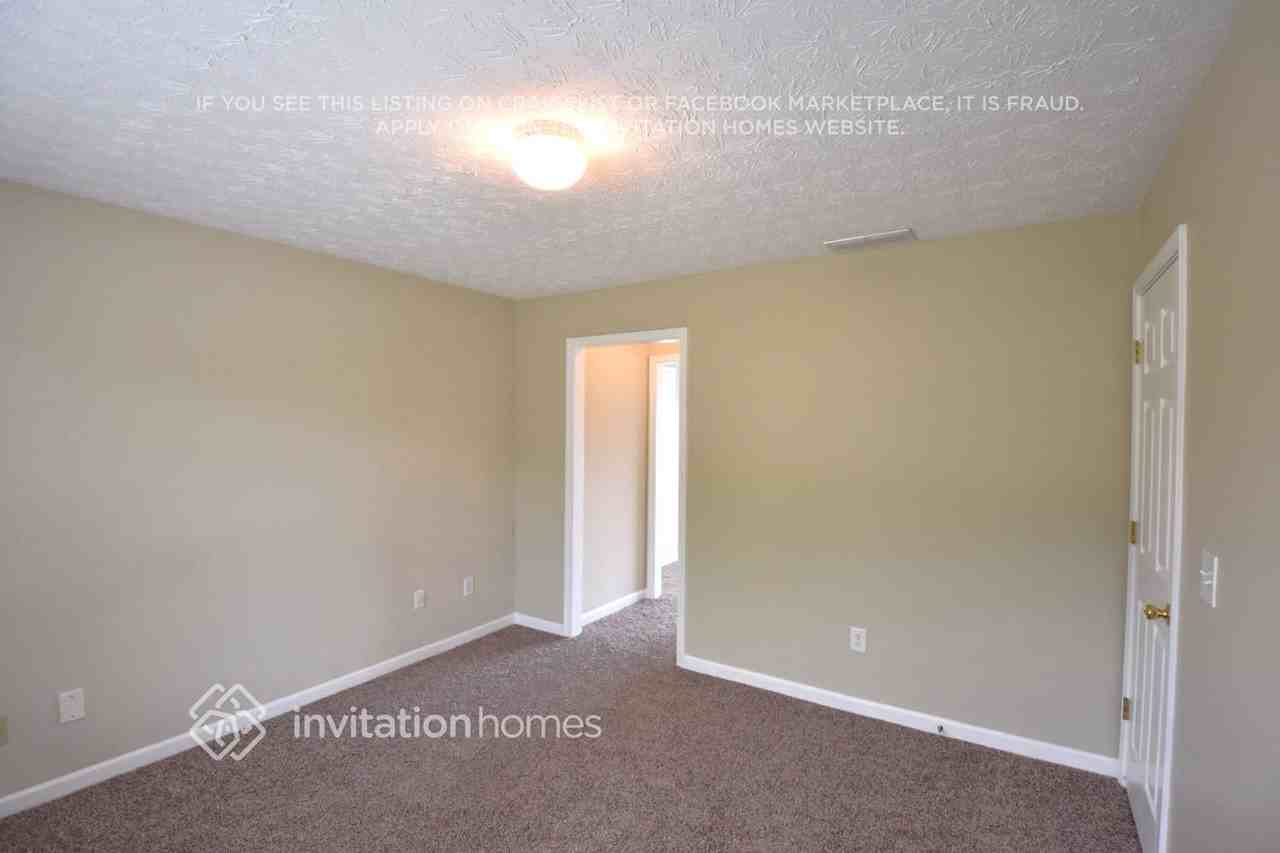 1013 Crown Landing Pkwy - Photo 6 of 9