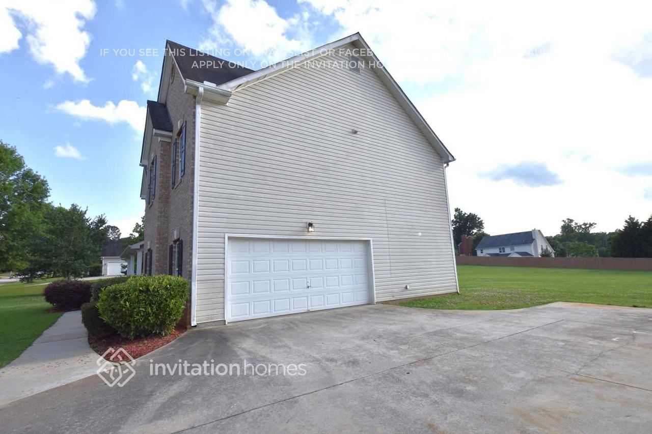 1013 Crown Landing Pkwy - Photo 7 of 9