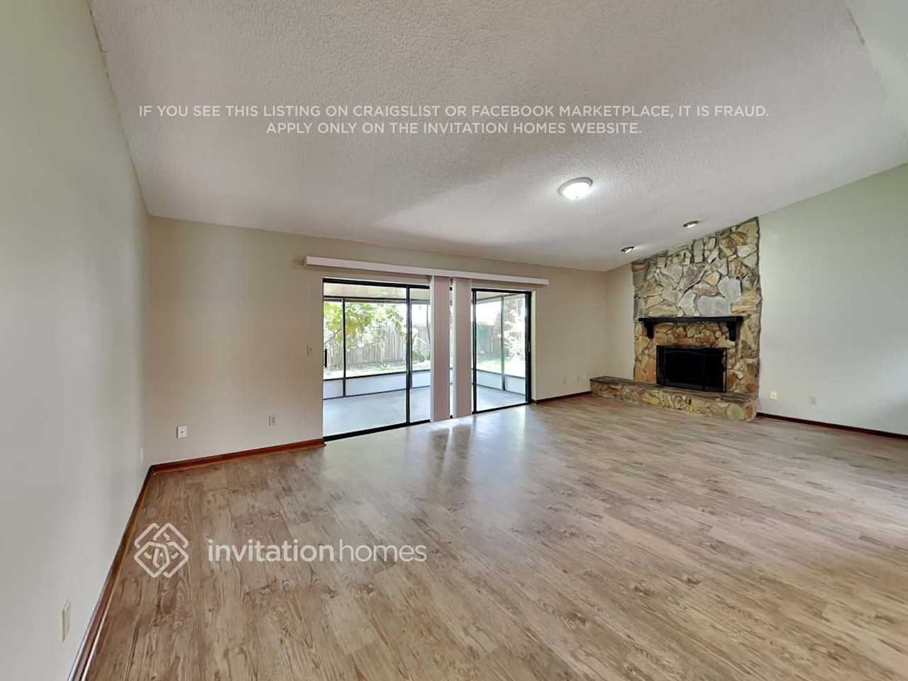 14906 Coldwater Ln - Photo 3 of 19