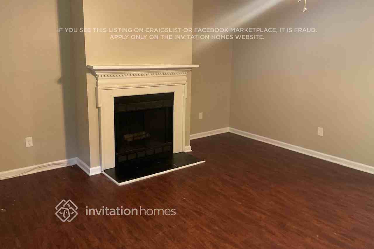 2805 Wildflower Ln - Photo 3 of 12