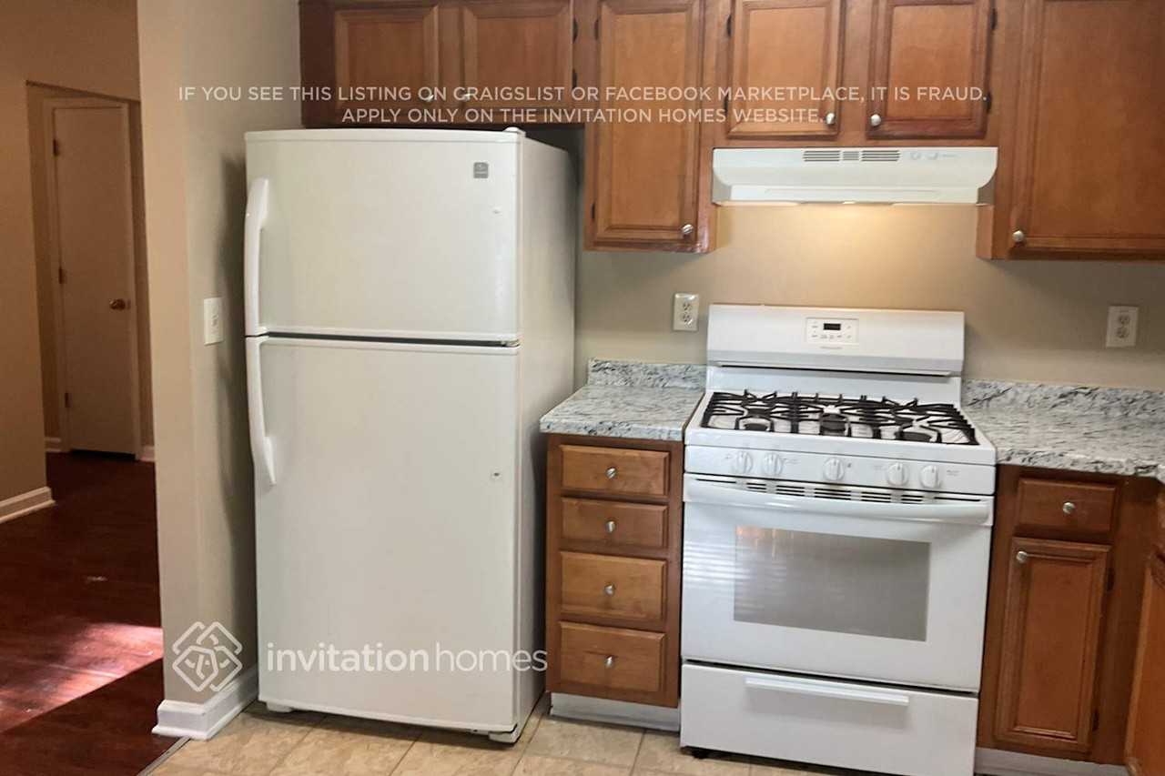 2805 Wildflower Ln - Photo 4 of 12