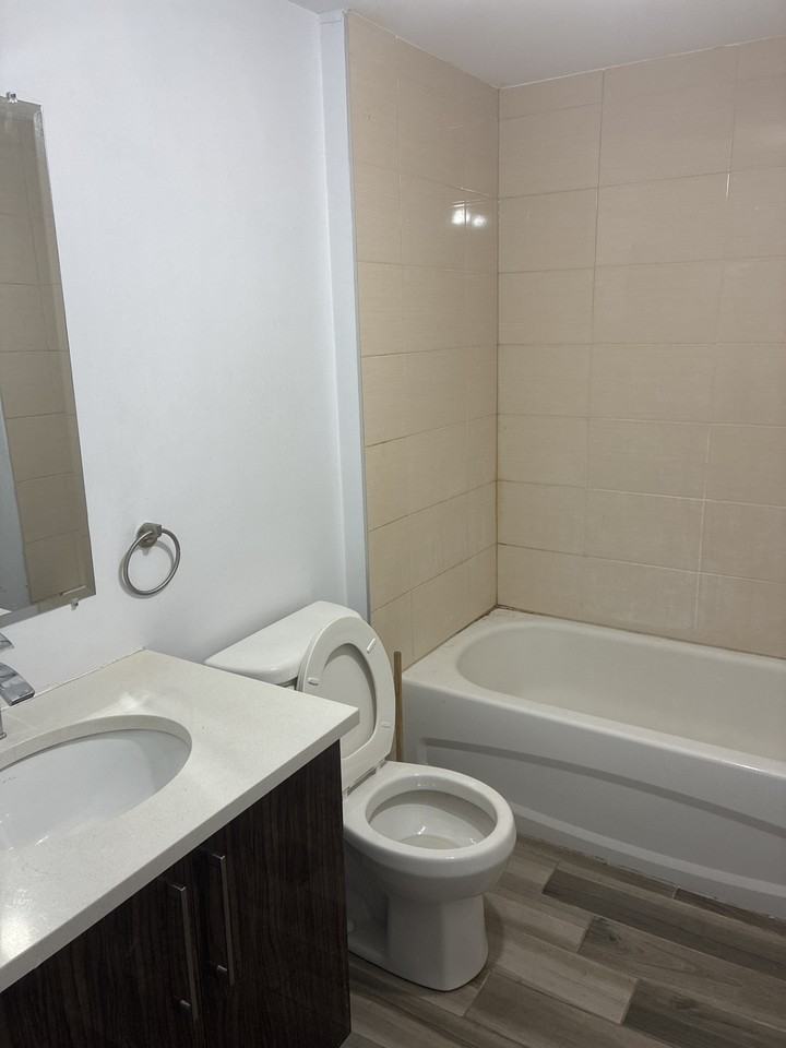 7070 Ch De La Côte-Saint-Luc — photo 2