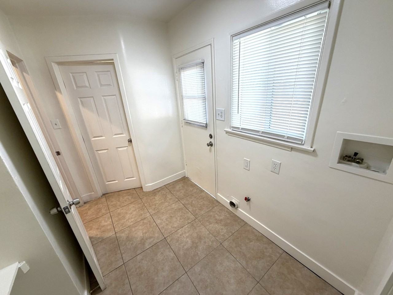 3552 North Alameda Avenue - Photo 7 of 23