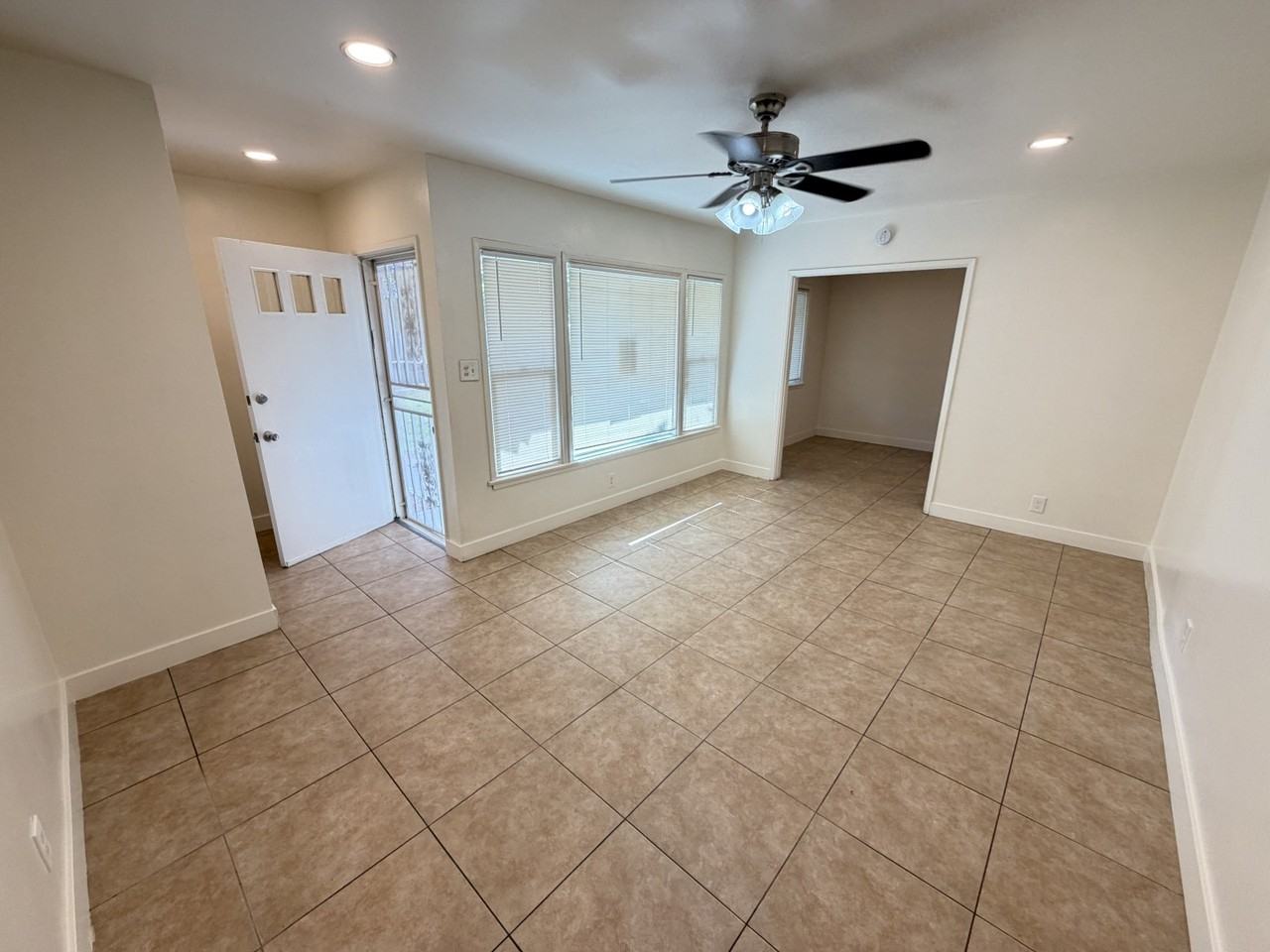 3552 North Alameda Avenue - Photo 3 of 23
