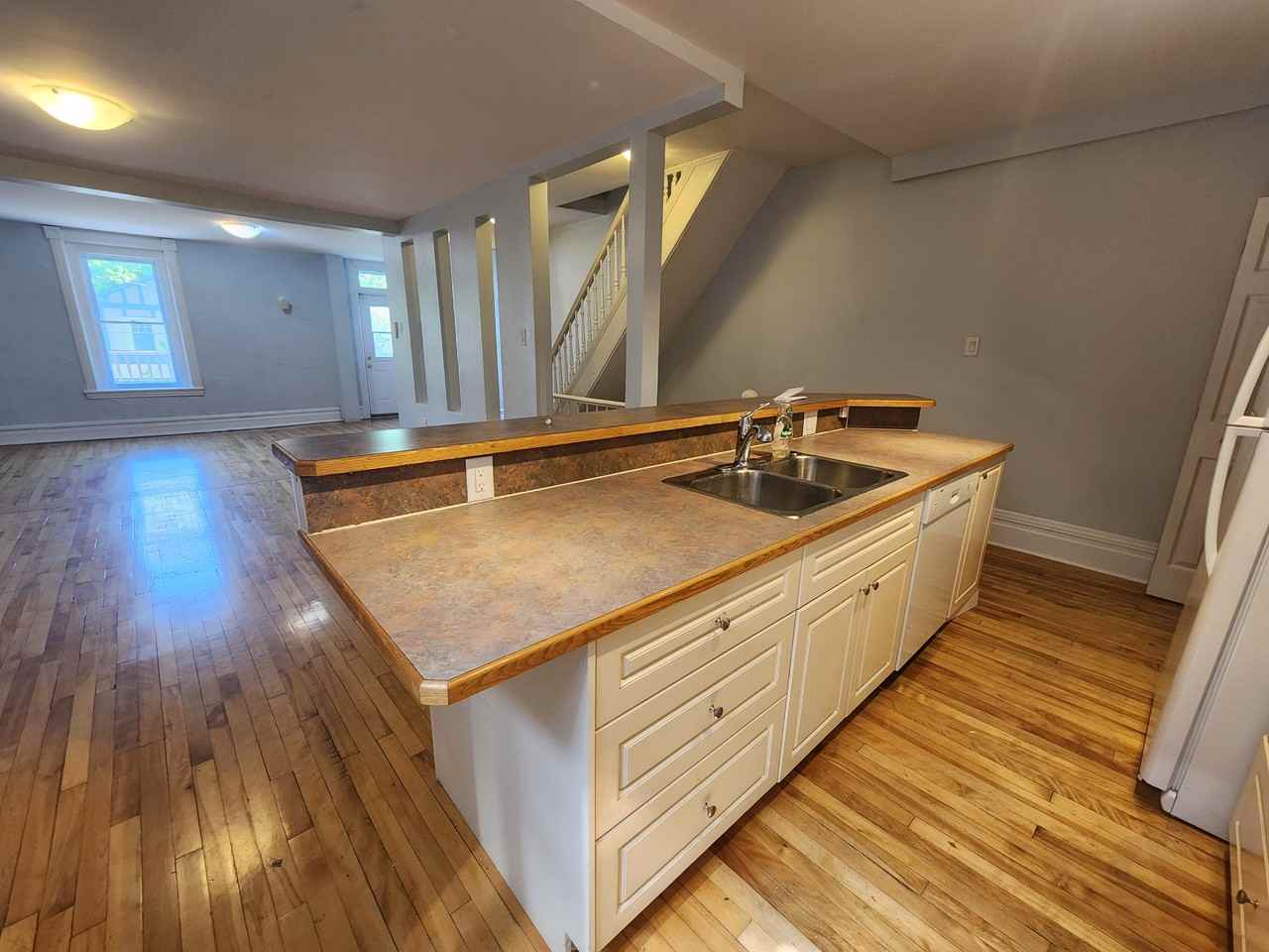 389 Daly Avenue - Photo 4 of 21