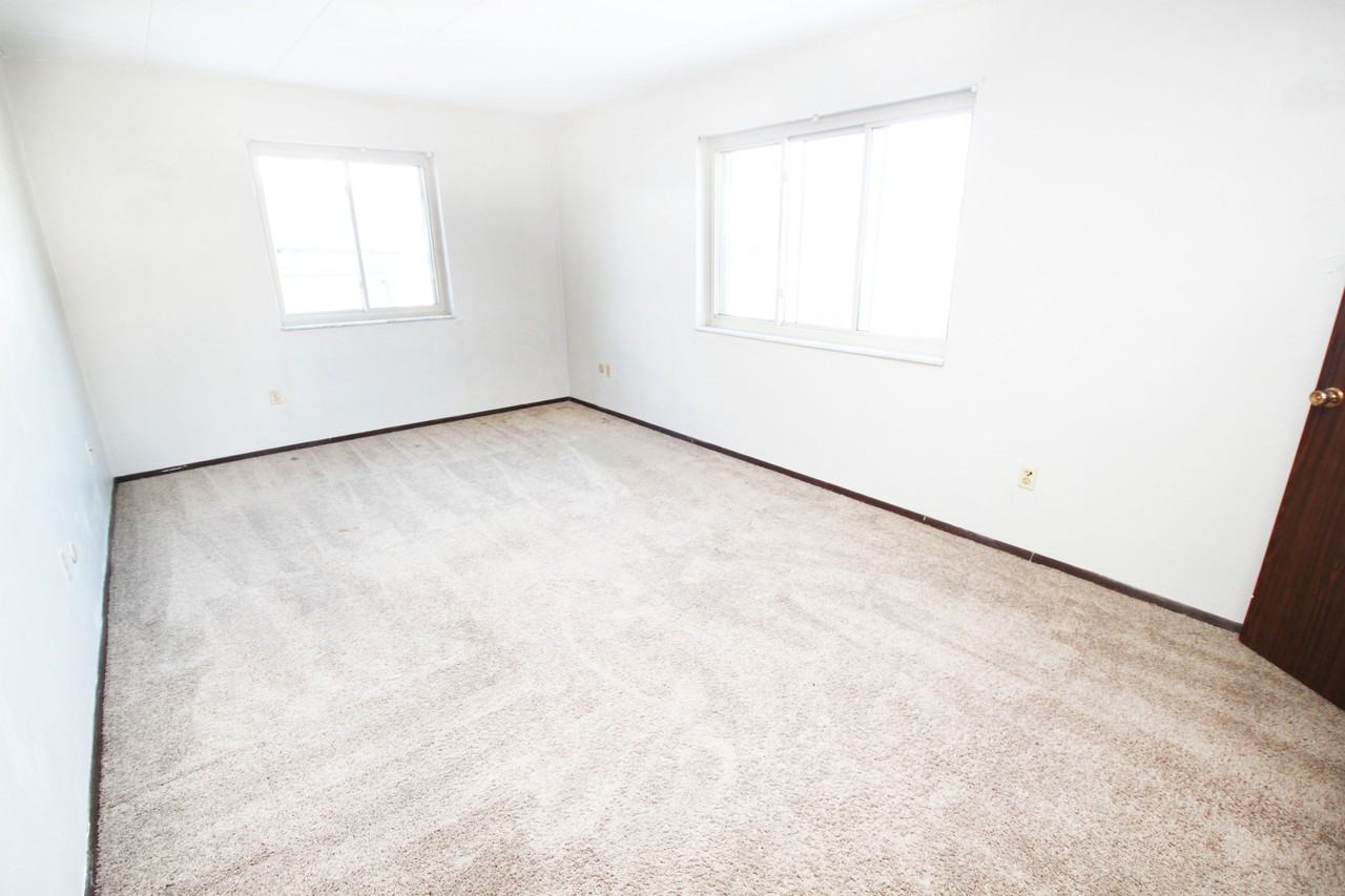 527  MONROE AVEAPT 402 #402 - Photo 4 of 10