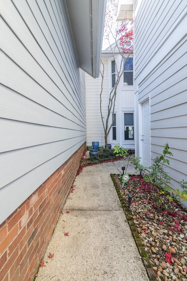 807 Greenleaf Ave #1 - Photo 2 of 38