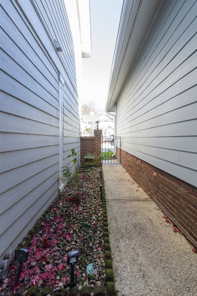 807 Greenleaf Ave #1 - Photo 3 of 38