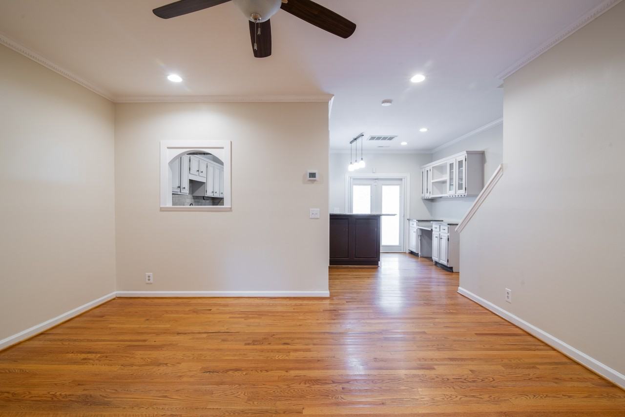 807 Greenleaf Ave #1 - Photo 5 of 38