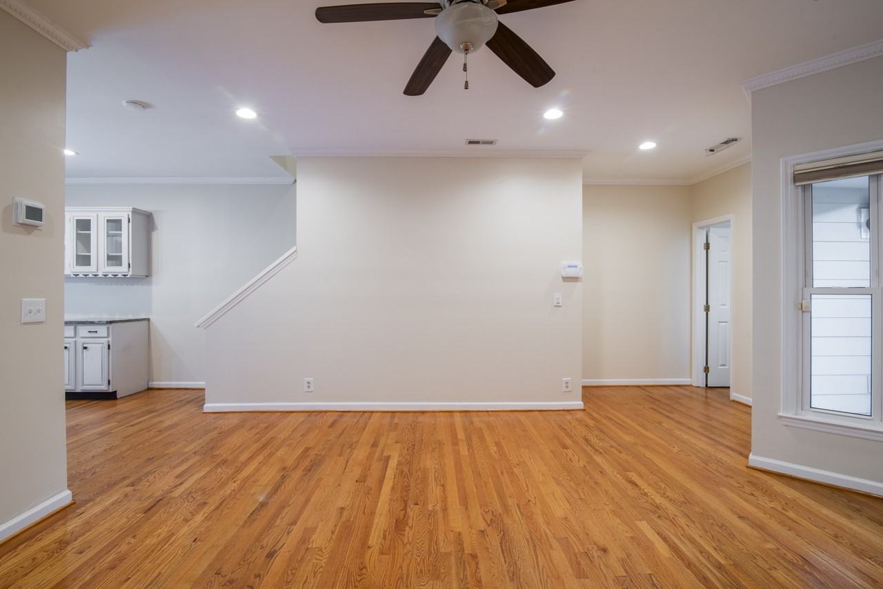 807 Greenleaf Ave #1 - Photo 6 of 38