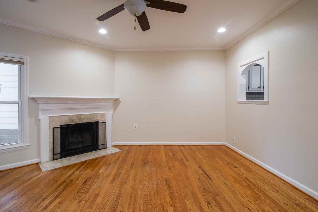 807 Greenleaf Ave #1 - Photo 7 of 38