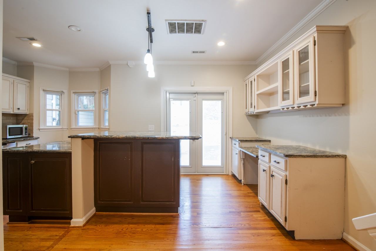 807 Greenleaf Ave #1 - Photo 7 of 38
