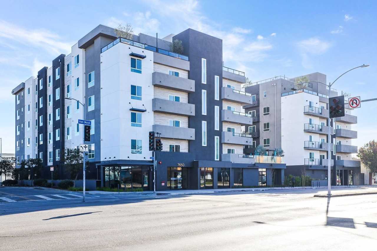 MODERNO Axis Luxury Living - Photo 6 of 50