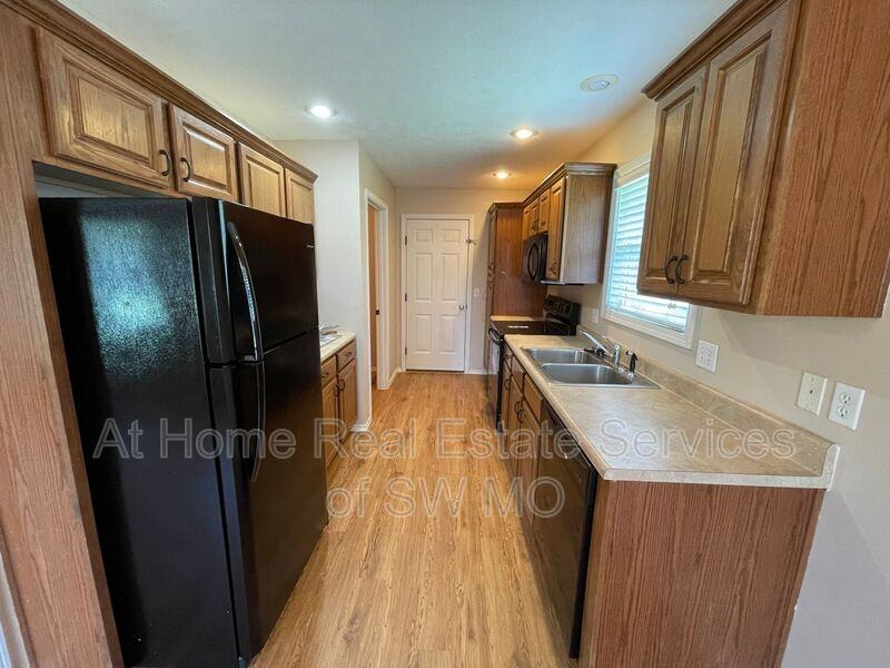 3222 W Wick St - Photo 3 of 14