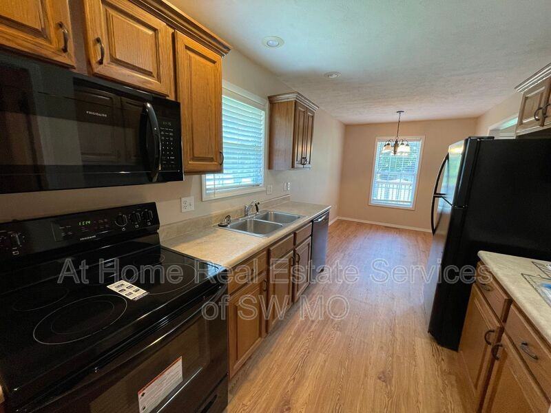 3222 W Wick St - Photo 5 of 14