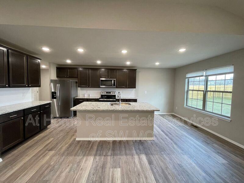 2116 N 21st St - Photo 2 of 7