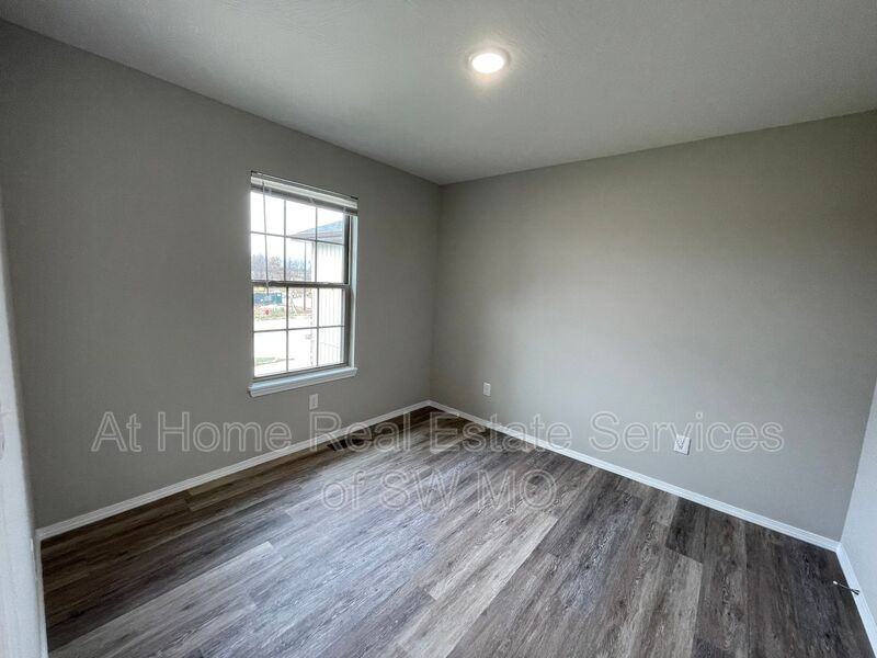 2116 N 21st St - Photo 3 of 7