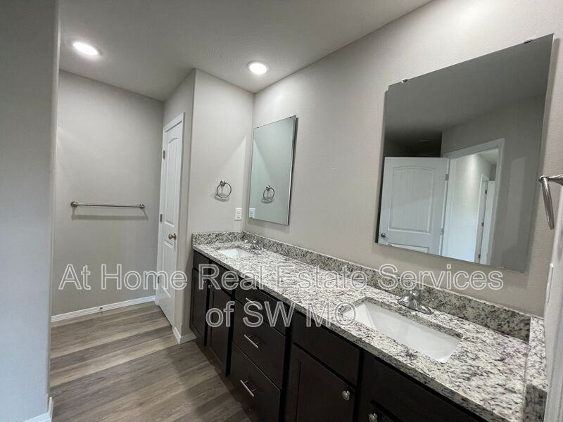 2116 N 21st St - Photo 6 of 7