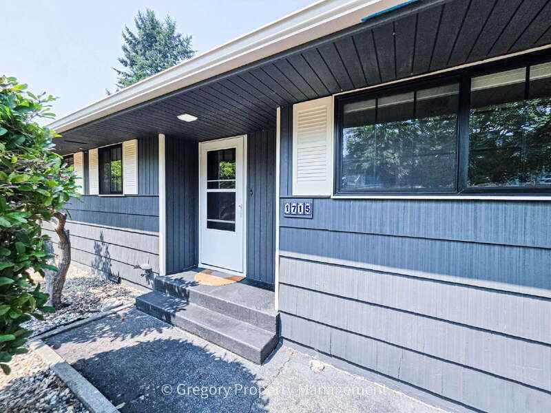 1715 Holbrook Ave - Photo 3 of 25