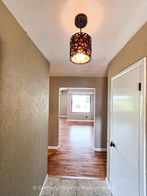 1715 Holbrook Ave - Photo 4 of 25
