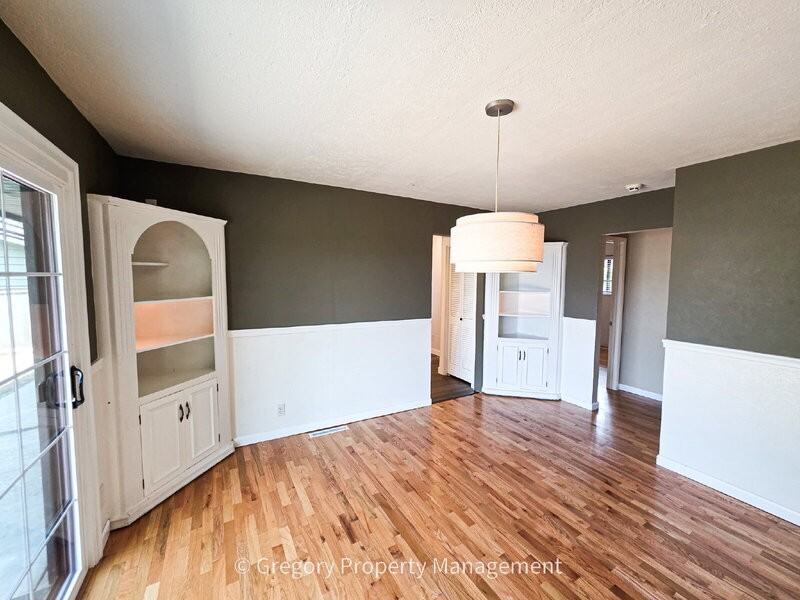 1715 Holbrook Ave - Photo 7 of 25