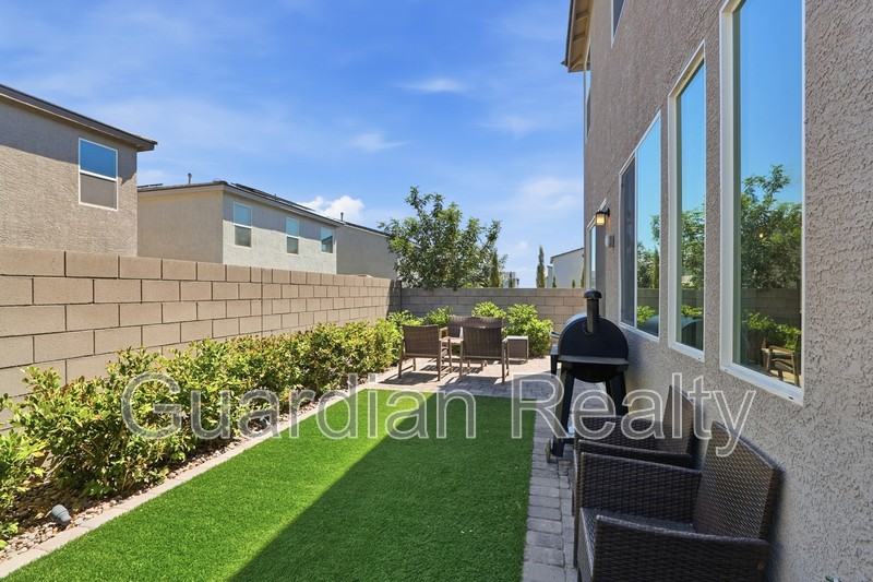 10190 Natural Anchor St - Photo 3 of 42