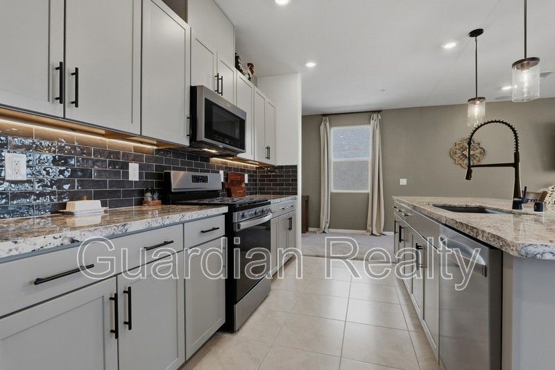 10190 Natural Anchor St - Photo 4 of 42
