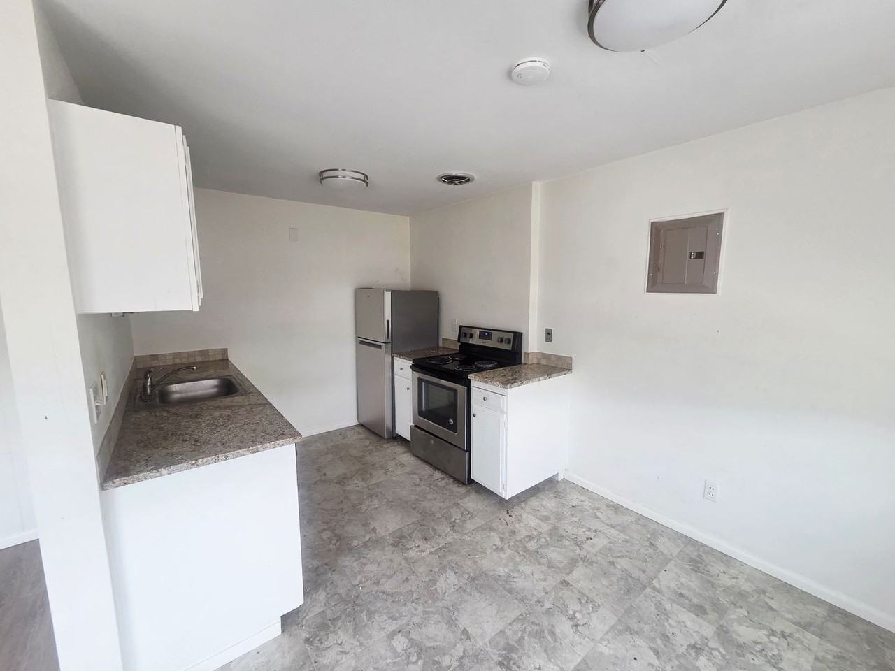 Rail Apartments - Photo 5 of 22