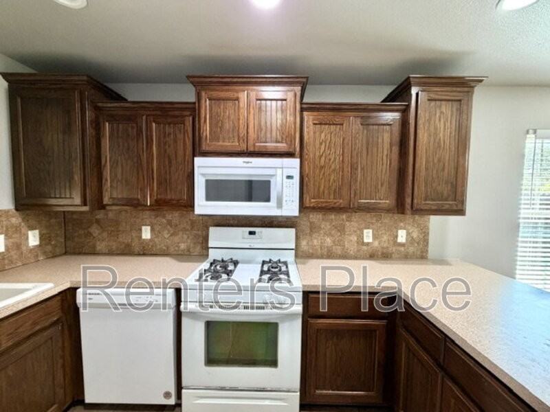 416 E Birch St - Photo 5 of 13
