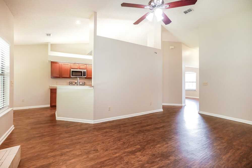 3413 Deerfield Pointe Dr - Photo 4 of 16