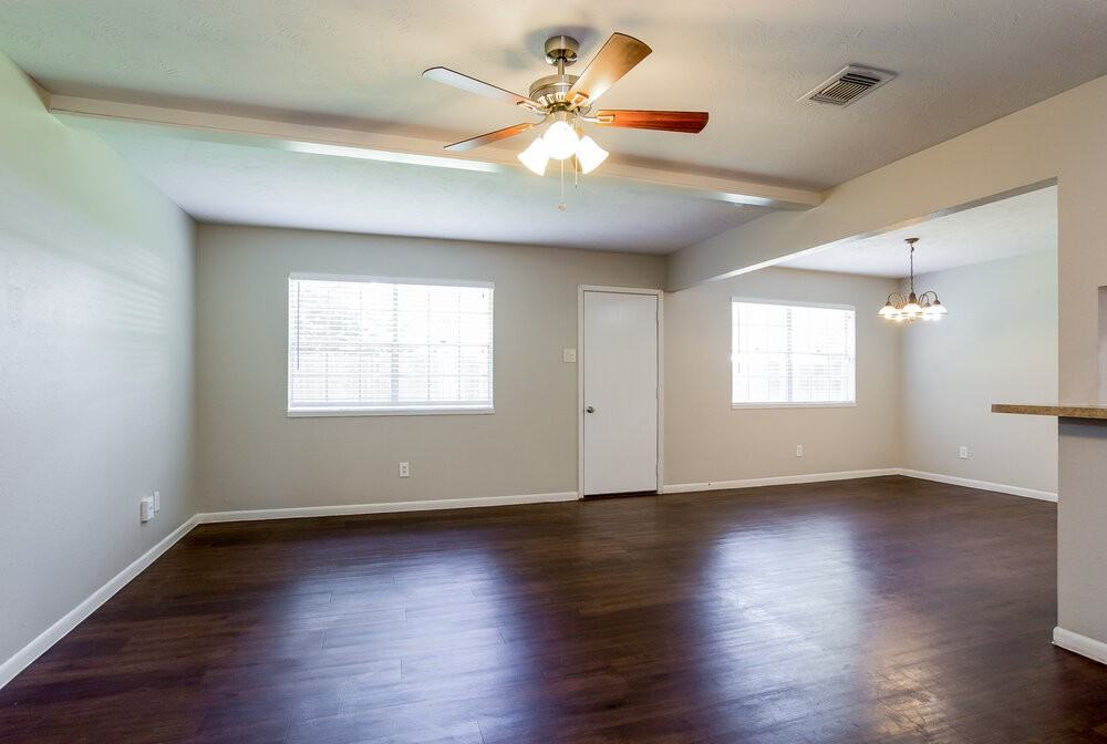 2707 Skelton Dr - Photo 2 of 15