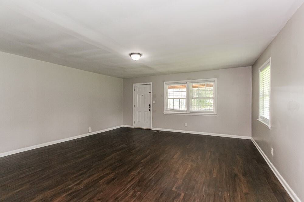 1116 Hayes Rd - Photo 4 of 17
