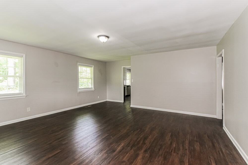1116 Hayes Rd - Photo 5 of 17