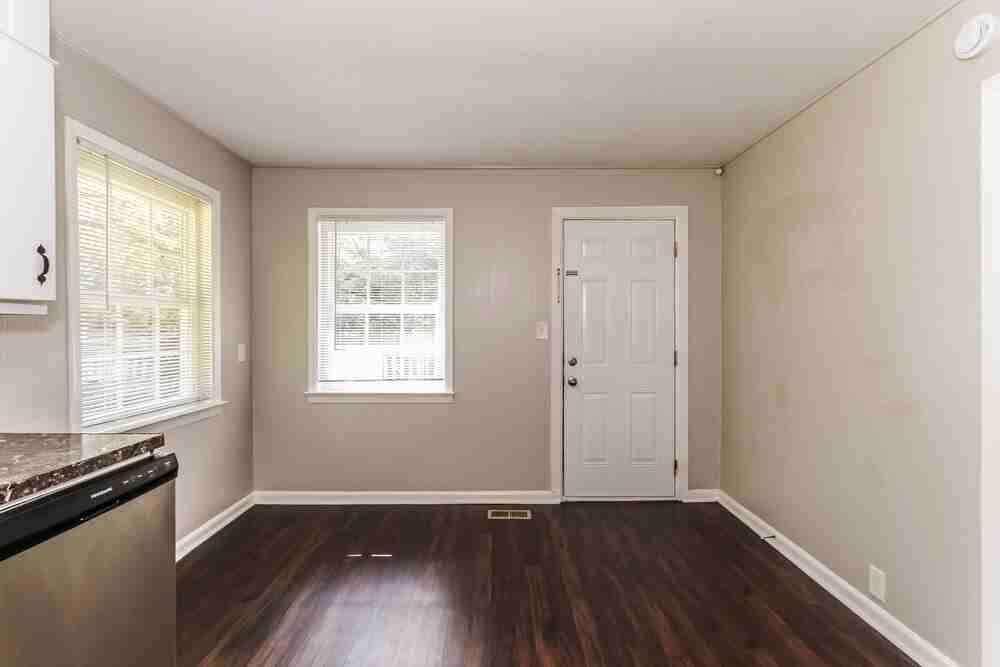 1116 Hayes Rd - Photo 6 of 17